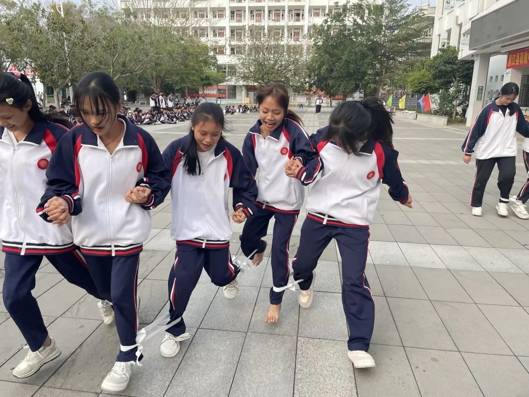 快乐青春•健康人生—昌江县职业教育中心2023年开展庆“三八”趣味活动(图2) 快乐青春•健康人生—昌江县职业教育中心2023年开展庆“三八”趣味活动(图2)